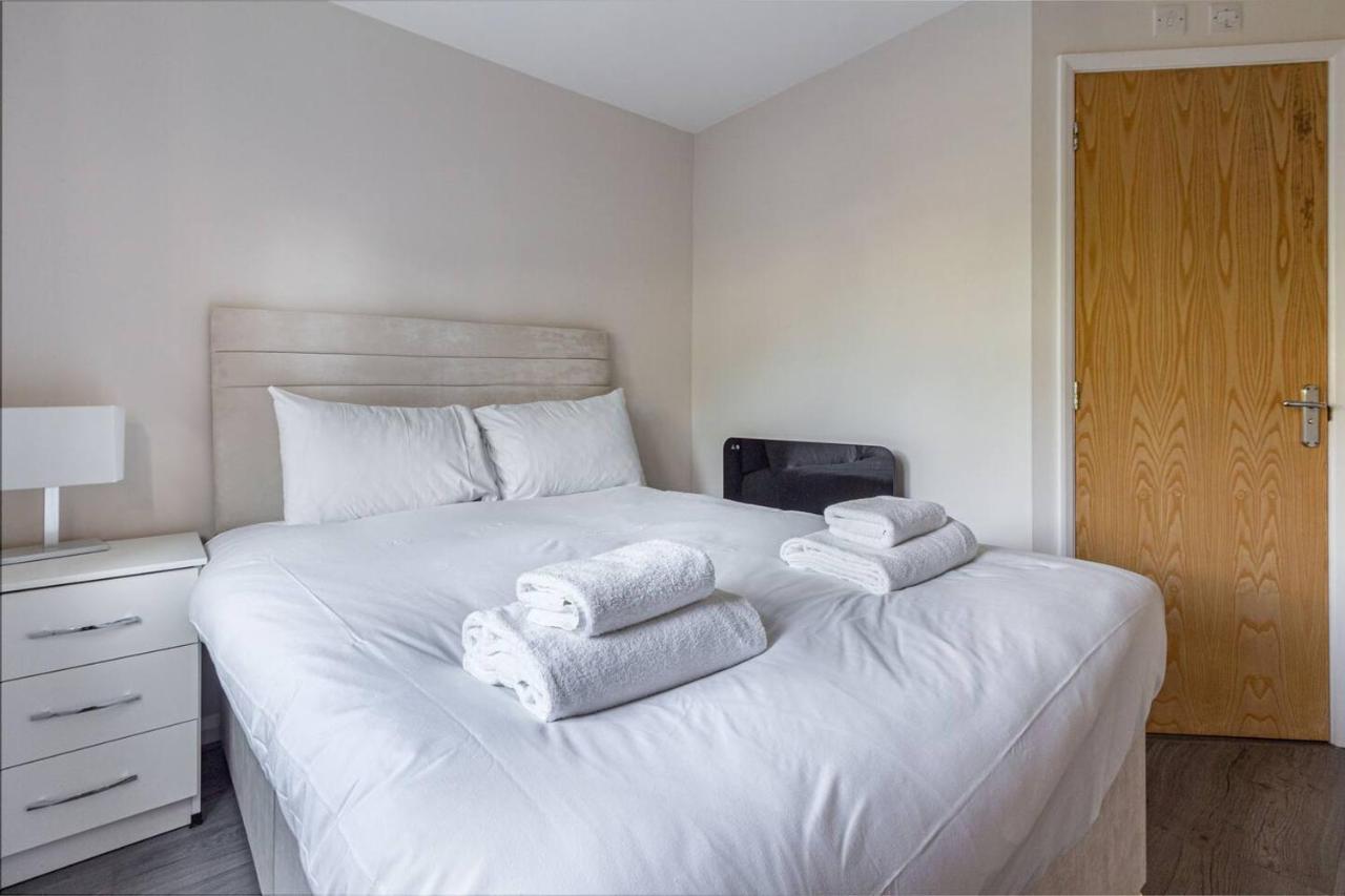 Lovely 2Bed Apt In Redditch, Free Wi-Fi & Parking Экстерьер фото