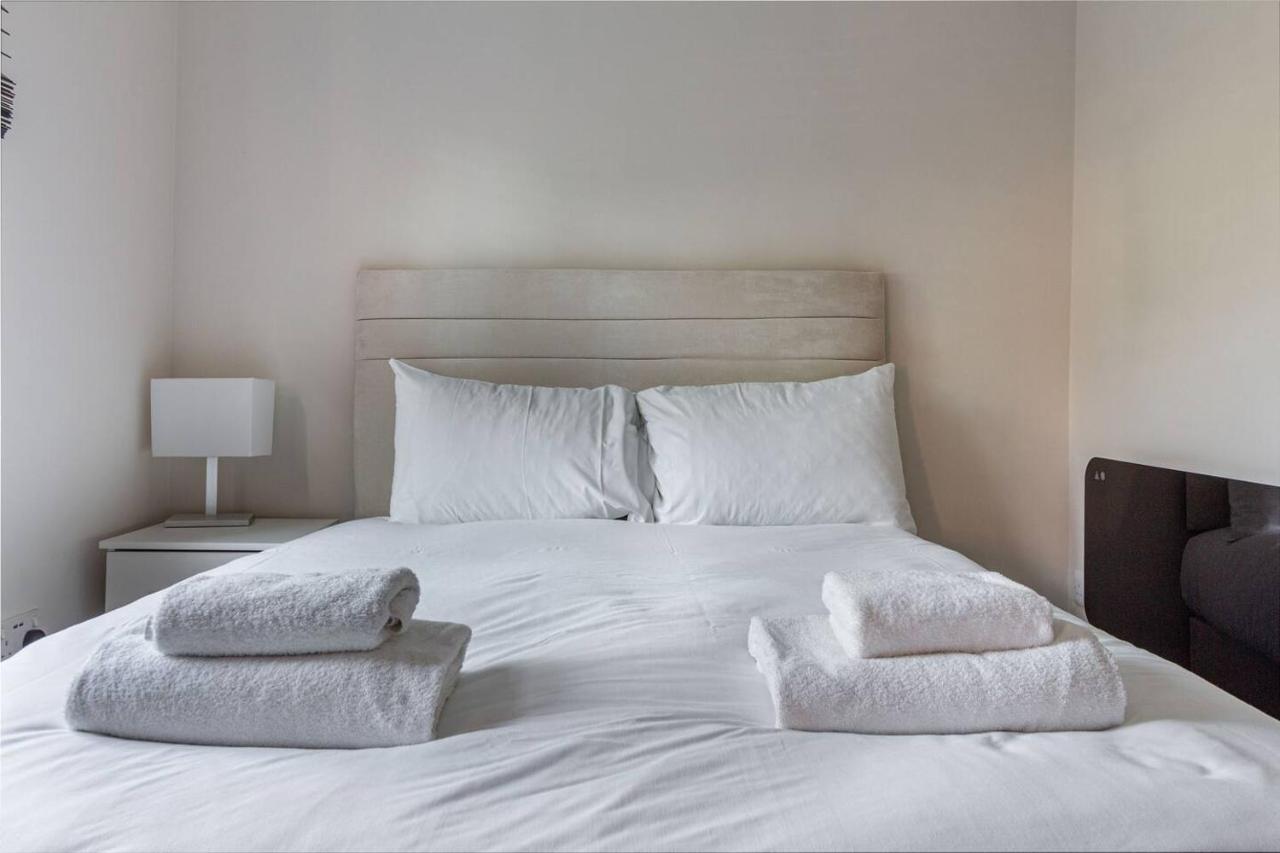 Lovely 2Bed Apt In Redditch, Free Wi-Fi & Parking Экстерьер фото