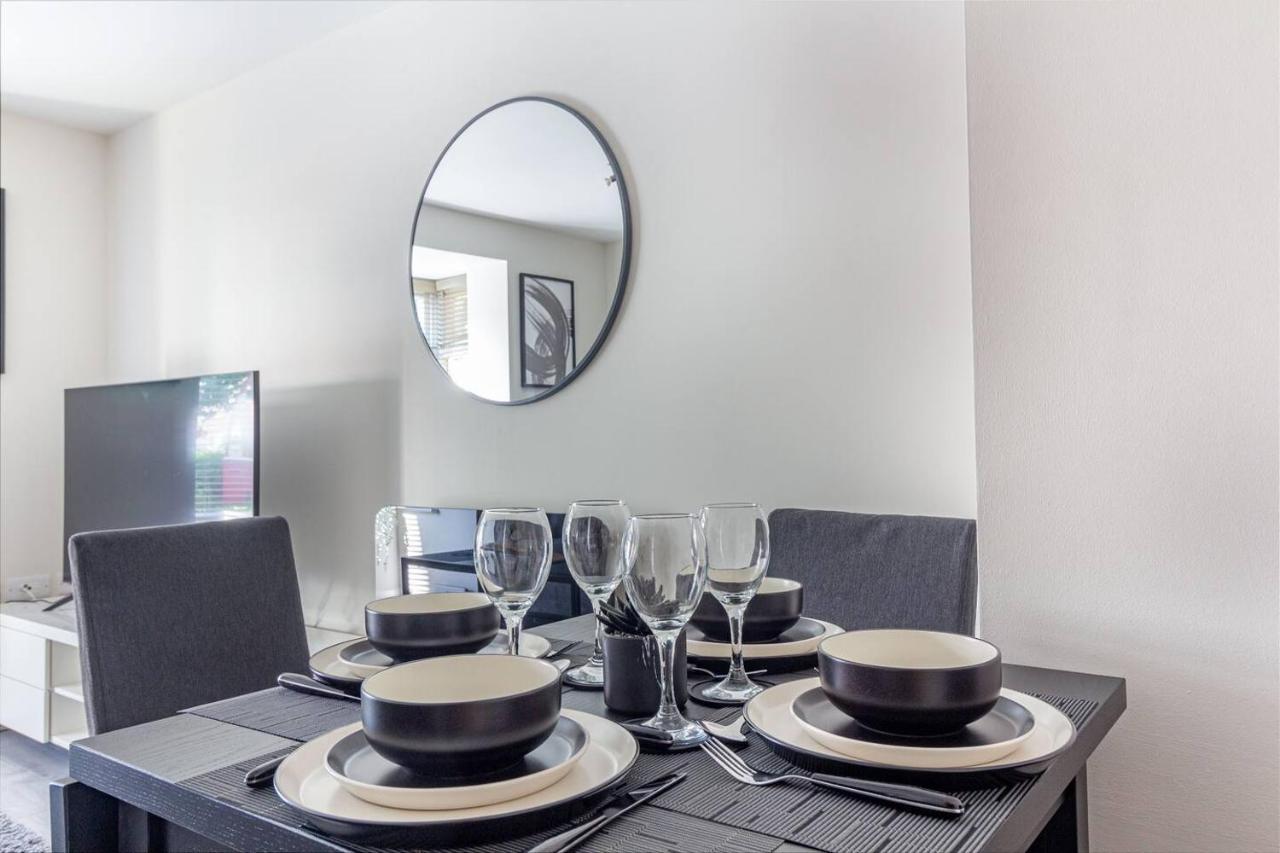 Lovely 2Bed Apt In Redditch, Free Wi-Fi & Parking Экстерьер фото