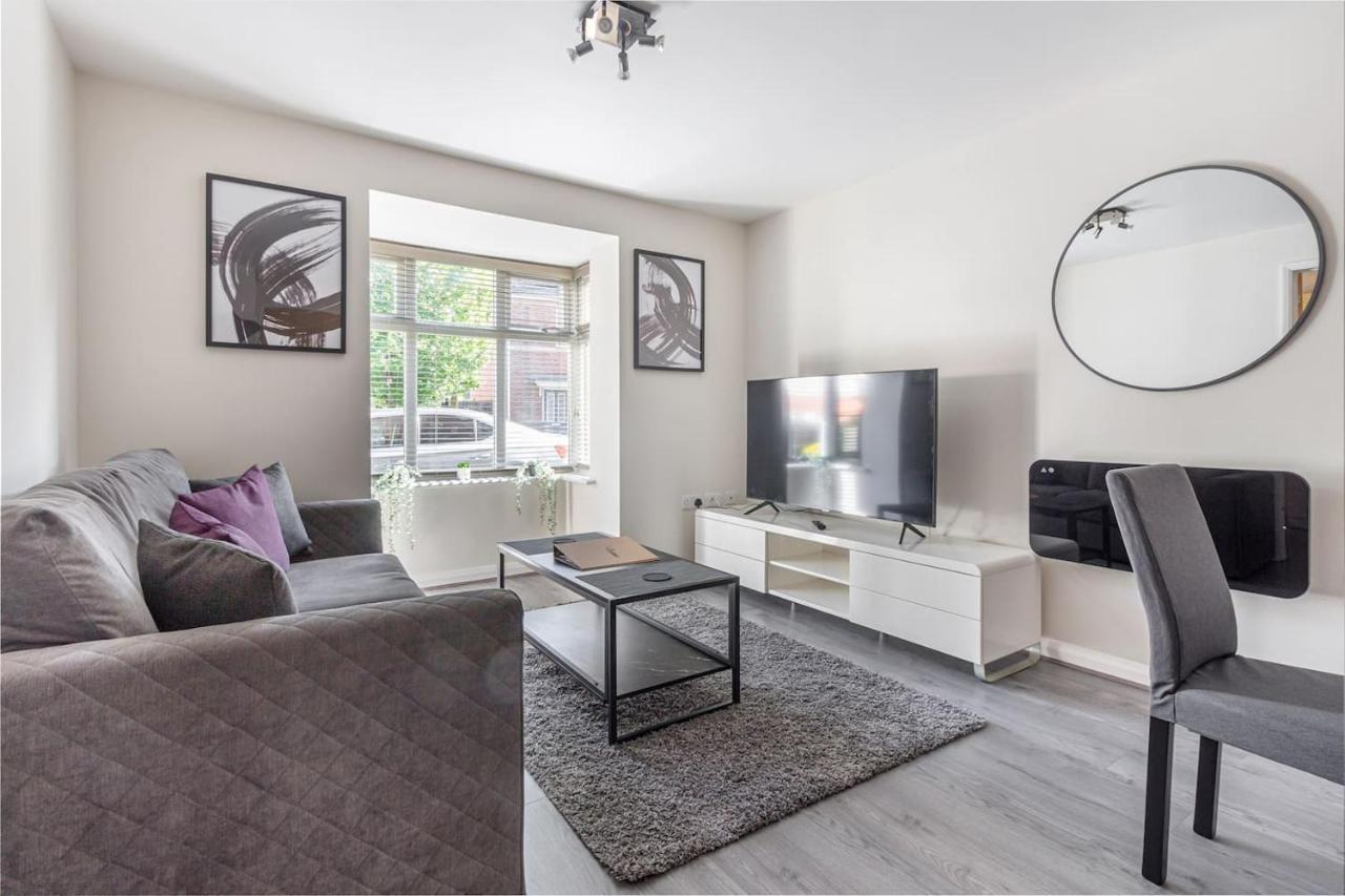 Lovely 2Bed Apt In Redditch, Free Wi-Fi & Parking Экстерьер фото