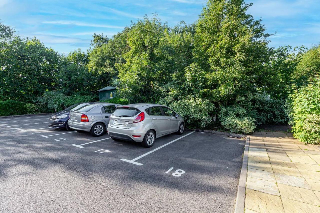 Lovely 2Bed Apt In Redditch, Free Wi-Fi & Parking Экстерьер фото