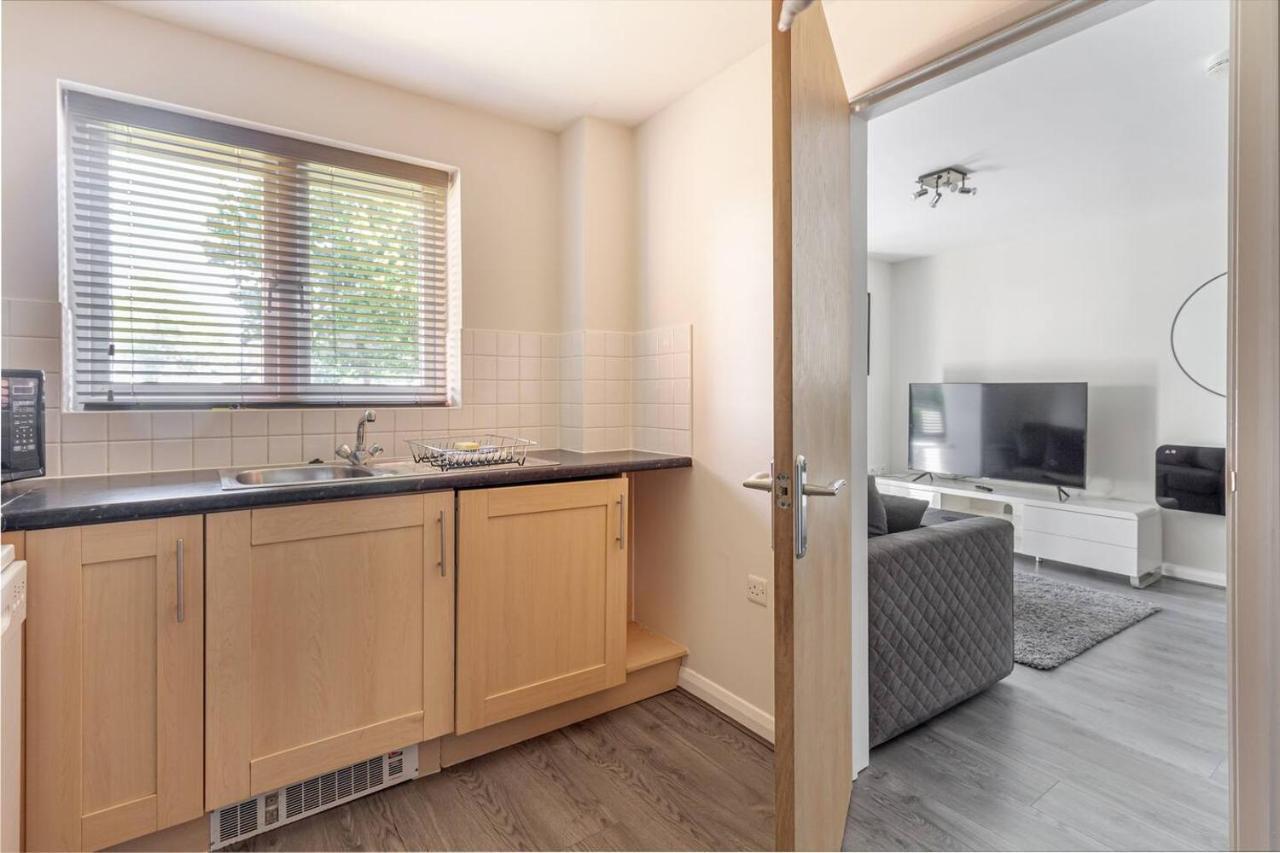 Lovely 2Bed Apt In Redditch, Free Wi-Fi & Parking Экстерьер фото