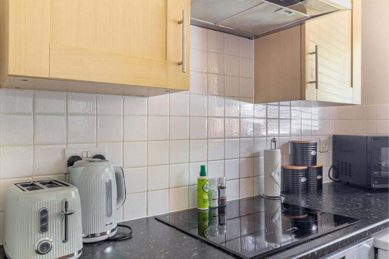 Lovely 2Bed Apt In Redditch, Free Wi-Fi & Parking Экстерьер фото