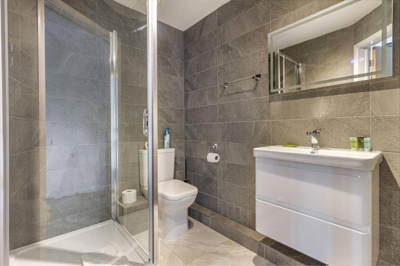 Lovely 2Bed Apt In Redditch, Free Wi-Fi & Parking Экстерьер фото