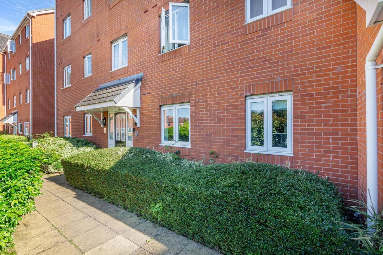 Lovely 2Bed Apt In Redditch, Free Wi-Fi & Parking Экстерьер фото