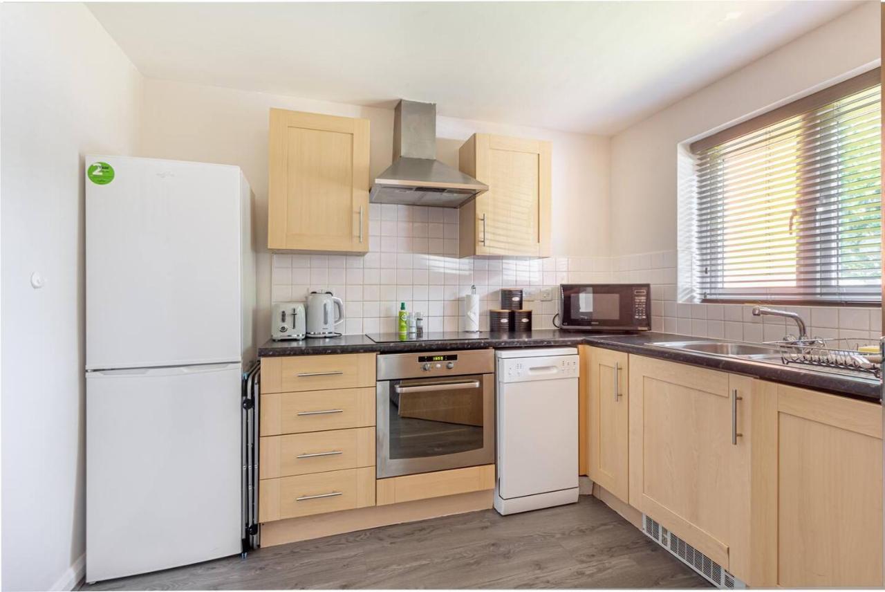 Lovely 2Bed Apt In Redditch, Free Wi-Fi & Parking Экстерьер фото